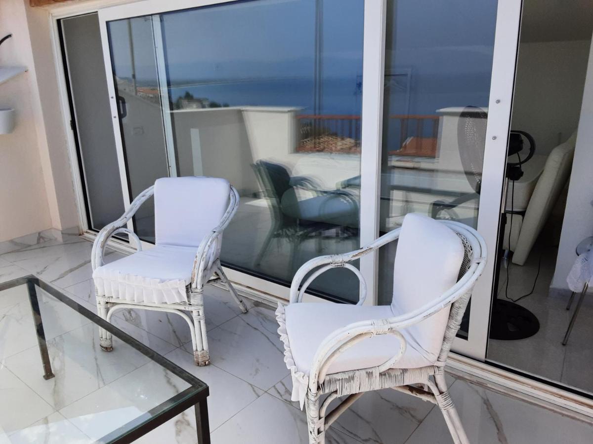 "Lo Studiolo" Apartment Пиццо Экстерьер фото