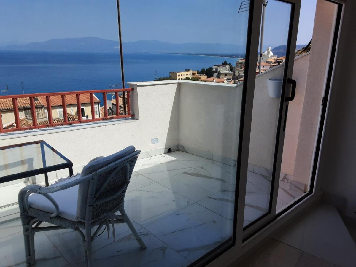 "Lo Studiolo" Apartment Пиццо Экстерьер фото