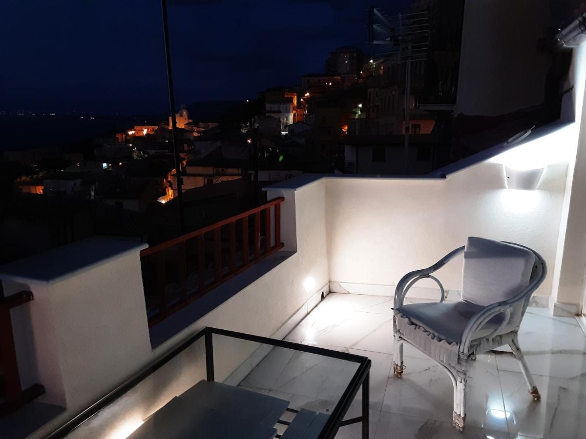 "Lo Studiolo" Apartment Пиццо Экстерьер фото